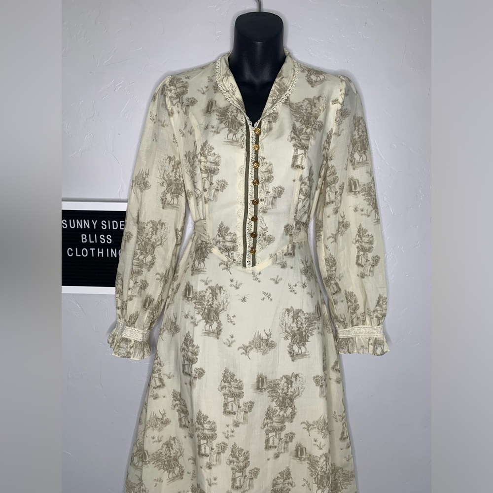 *SOLD* Simple Retro Cottage Core Lyric Printed Stand Collar Midi Dress Size Smal - Picture 2 of 16